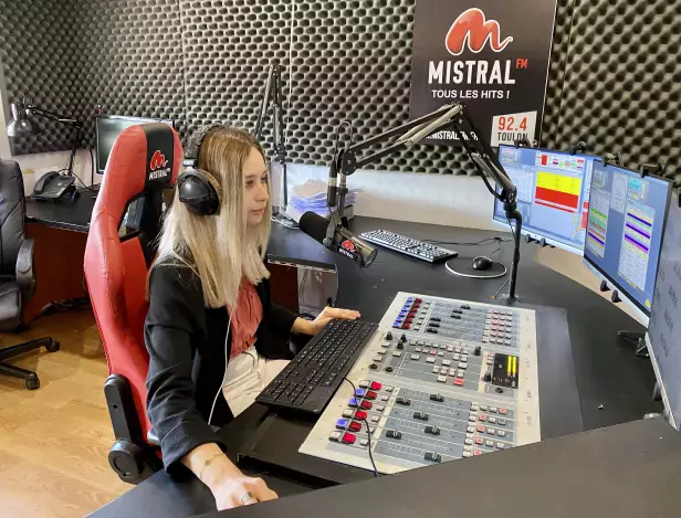 PARLIER-Elodie-Stage-Radio-Mistral-FM